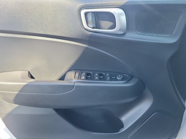 Used 2021 Hyundai Venue SE FWD image 17
