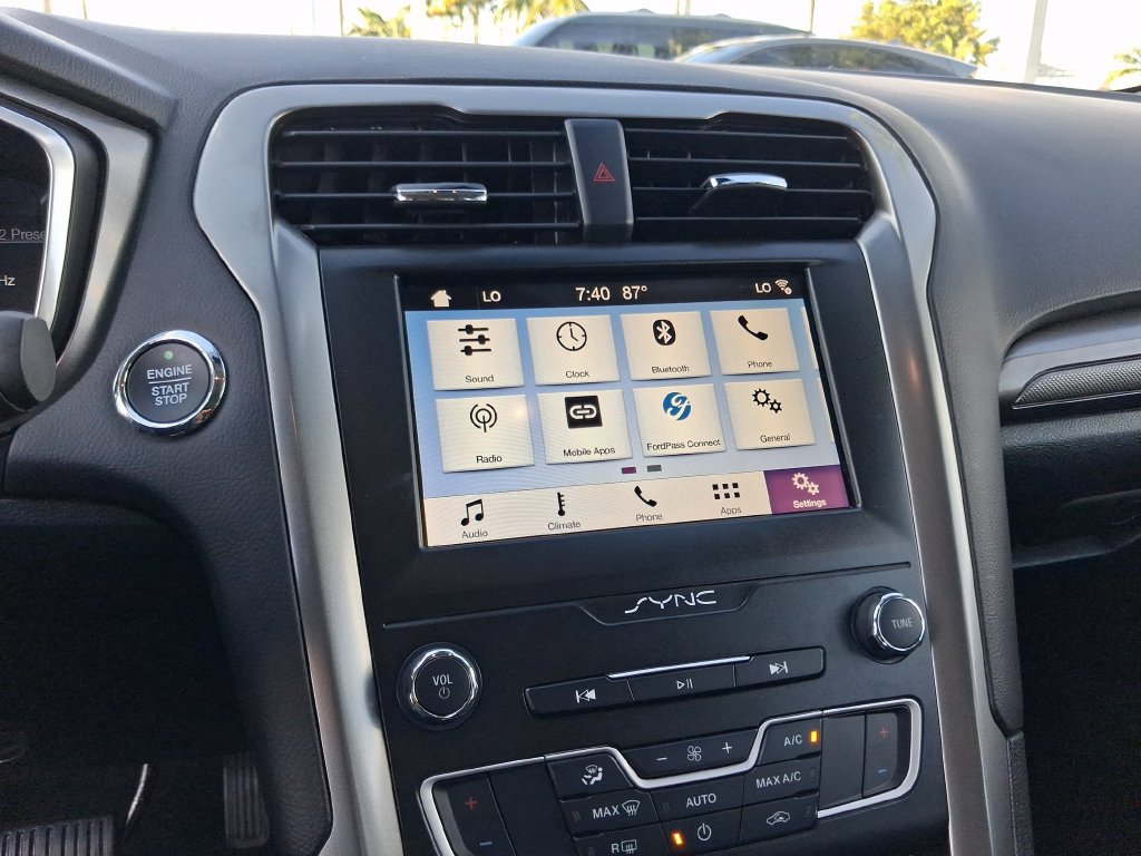 Used 2019 Ford Fusion SE FWD image 19