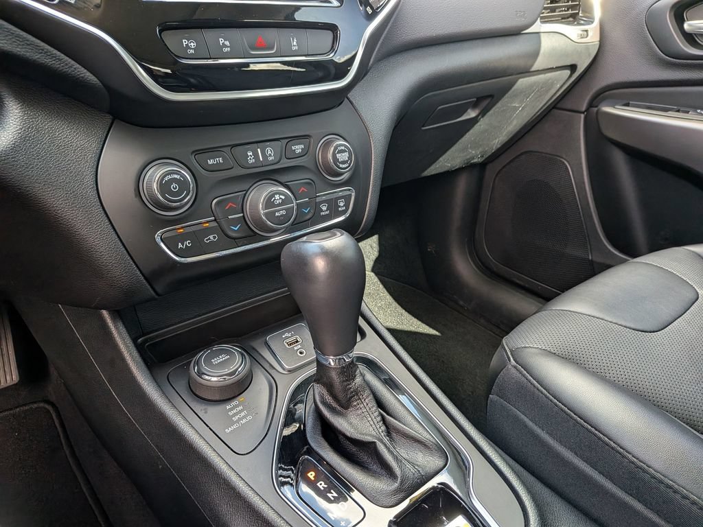 Used 2022 Jeep Cherokee Limited AWD/4WD image 24