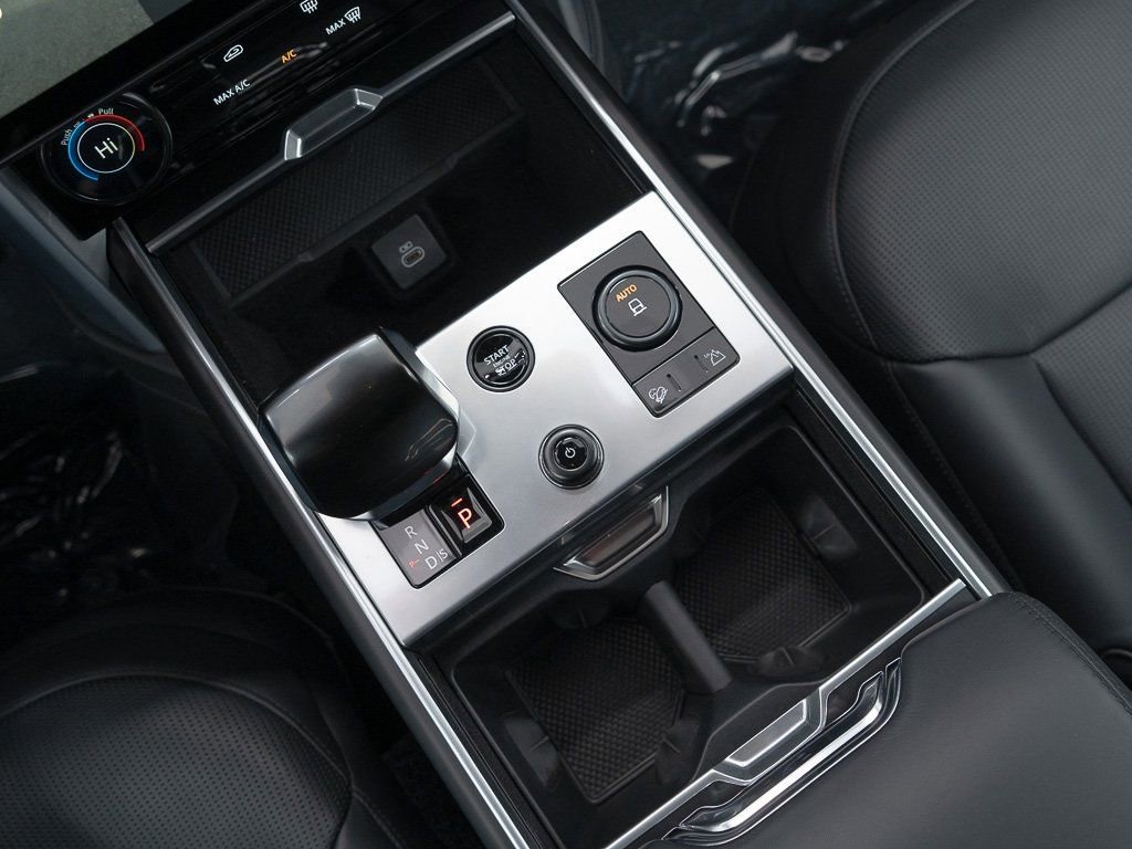 Used 2023 Land Rover Range Rover SV AWD/4WD image 43