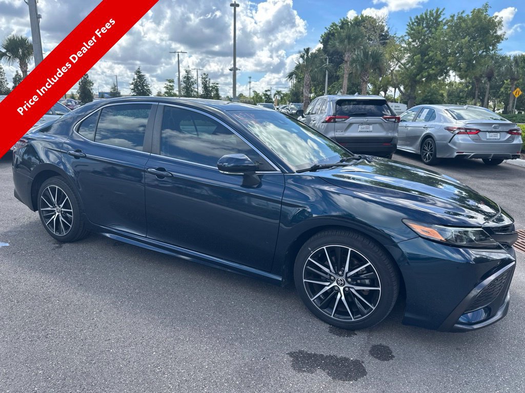 Used 2021 Toyota Camry SE w/ Audio Upgrade Package FWD image 4
