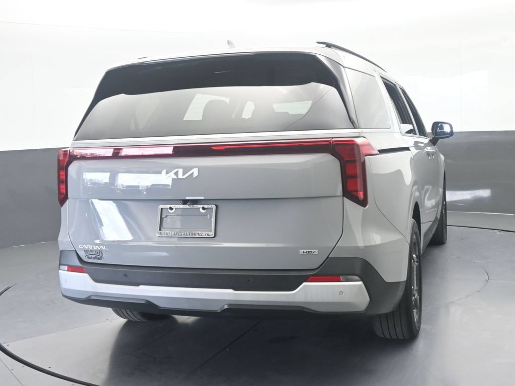 Used 2025 Kia Carnival EX FWD image 5