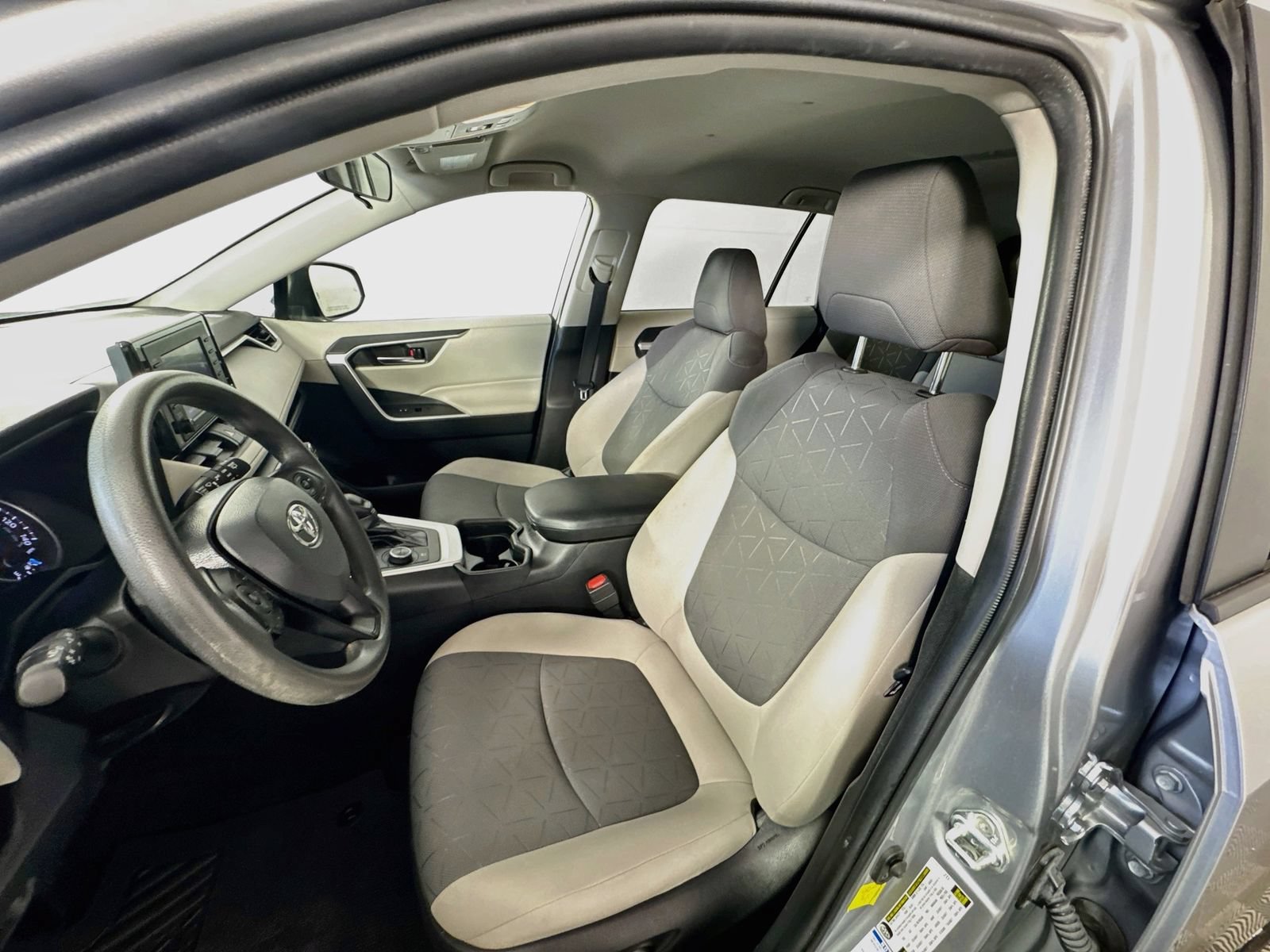 Used 2021 Toyota RAV4 XLE AWD/4WD image 15