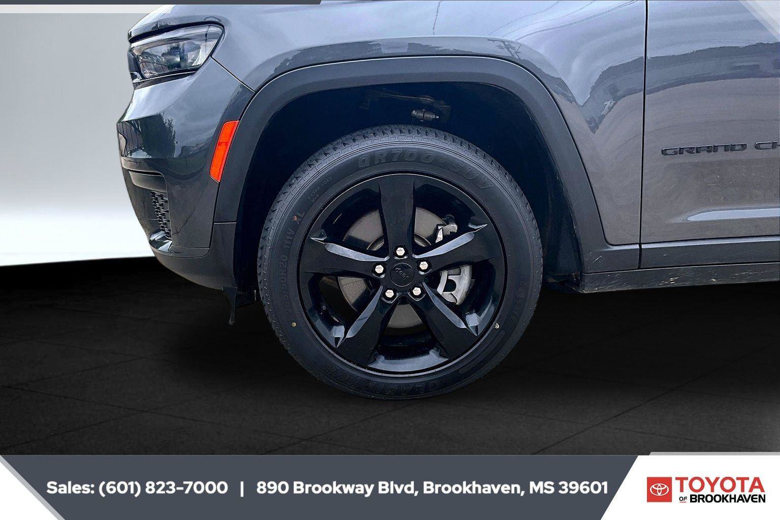 Used 2023 Jeep Grand Cherokee L Laredo AWD/4WD image 7