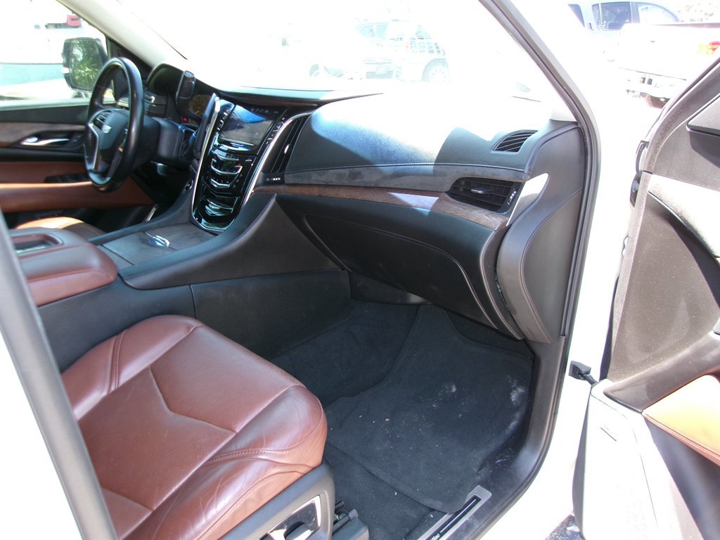 Used 2015 Cadillac Escalade Premium RWD image 18