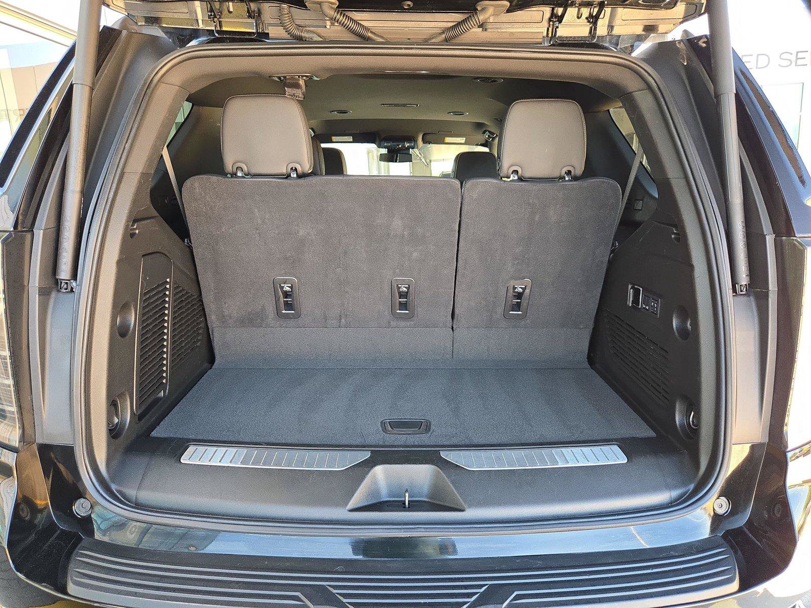 Used 2025 Chevrolet Tahoe Premier AWD/4WD image 31