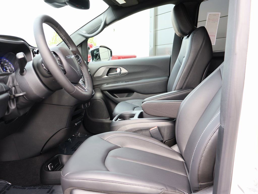 New 2026 Chrysler Pacifica Select image 22