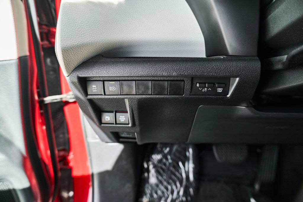 Used 2021 Toyota Sienna XLE w/ XLE Plus Package FWD image 25