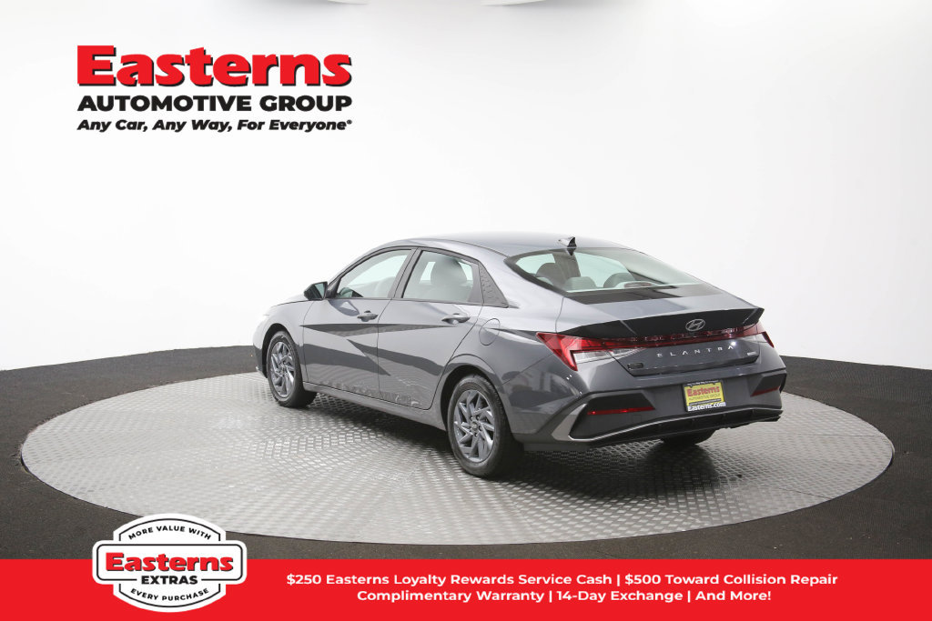 Used 2025 Hyundai Elantra Hybrid FWD image 64