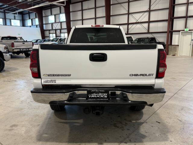 Used 2004 Chevrolet Silverado 2500 LS w/ Heavy-Duty Power Package AWD/4WD image 9