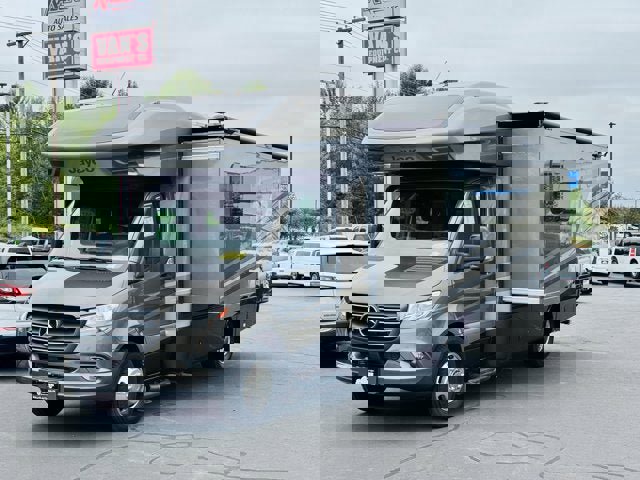 Used 2022 Mercedes-Benz Sprinter 3500 image 2