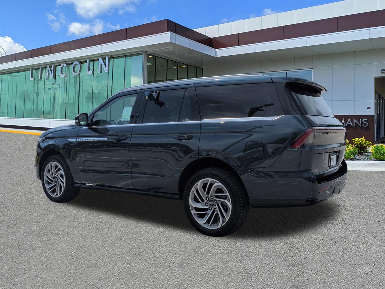 New 2026 Lincoln Navigator Reserve AWD/4WD image 6