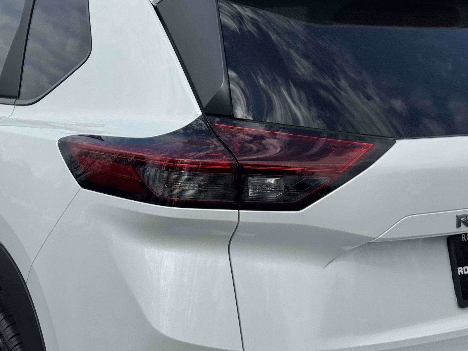 Used 2025 Nissan Rogue S AWD/4WD image 8