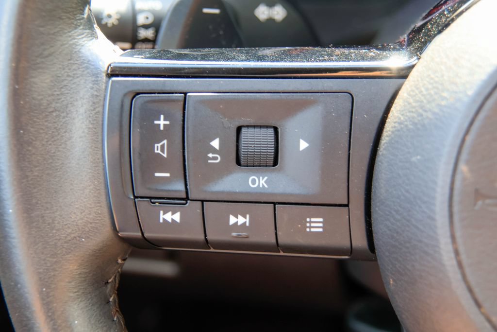 Used 2024 Nissan Rogue SL FWD image 12