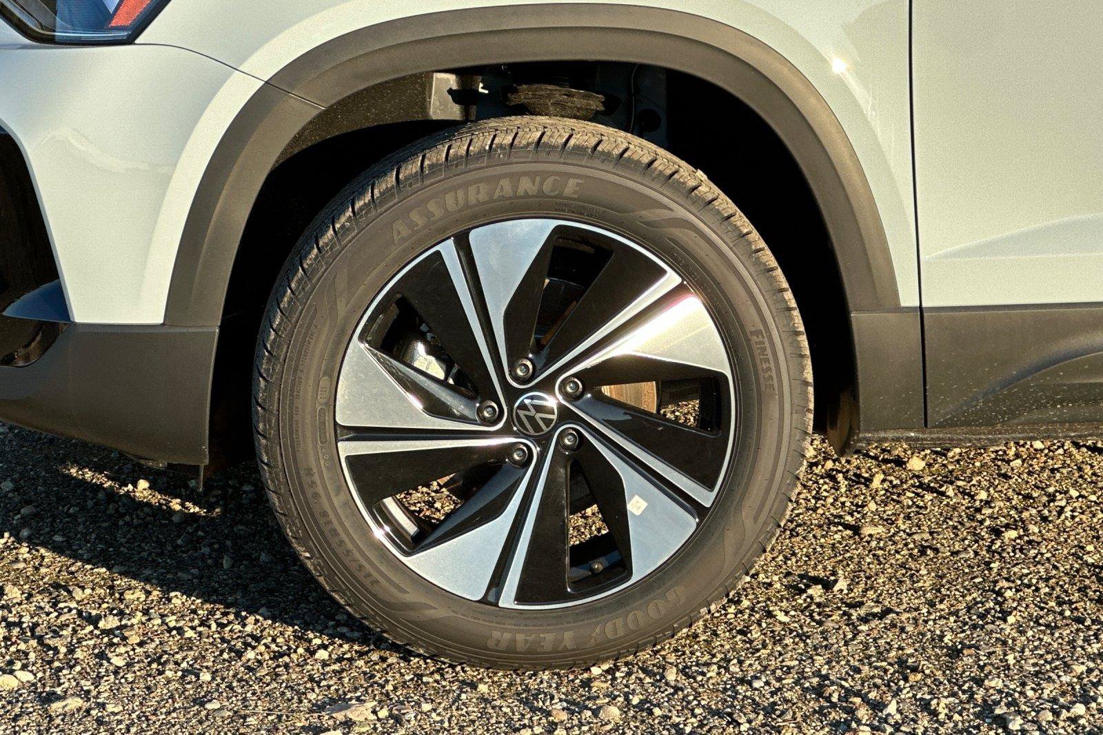 New 2026 Volkswagen Taos SE AWD/4WD image 24