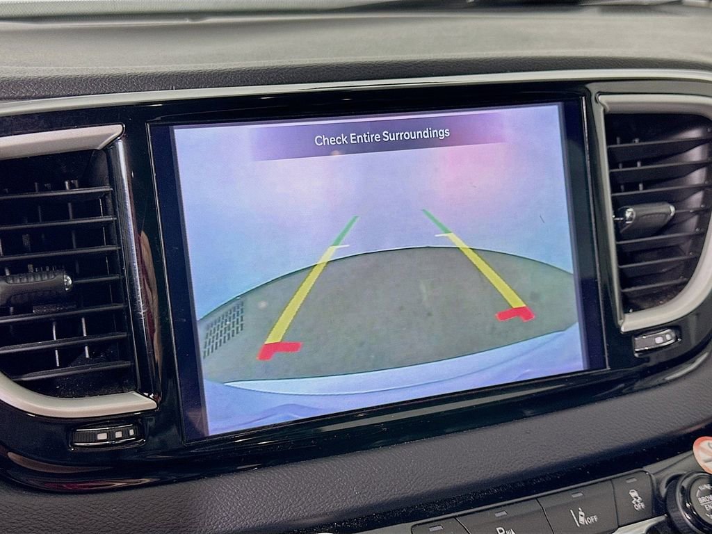 Used 2023 Chrysler Pacifica Touring-L image 10