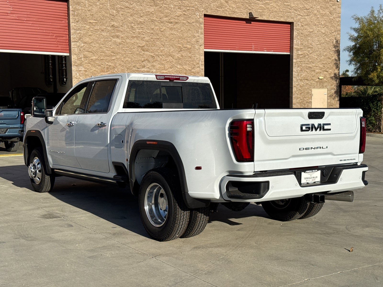 New 2026 GMC Sierra 3500 Denali Ultimate w/ LPO, Black Badging Package image 13
