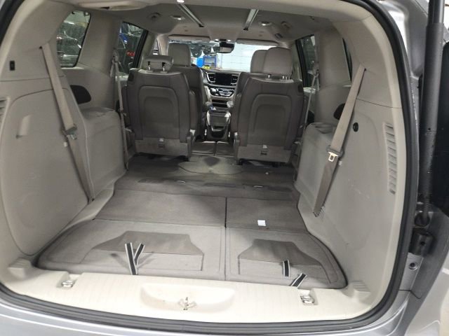 Used 2019 Chrysler Pacifica Touring-L w/ Advanced Safetytec Group FWD image 12