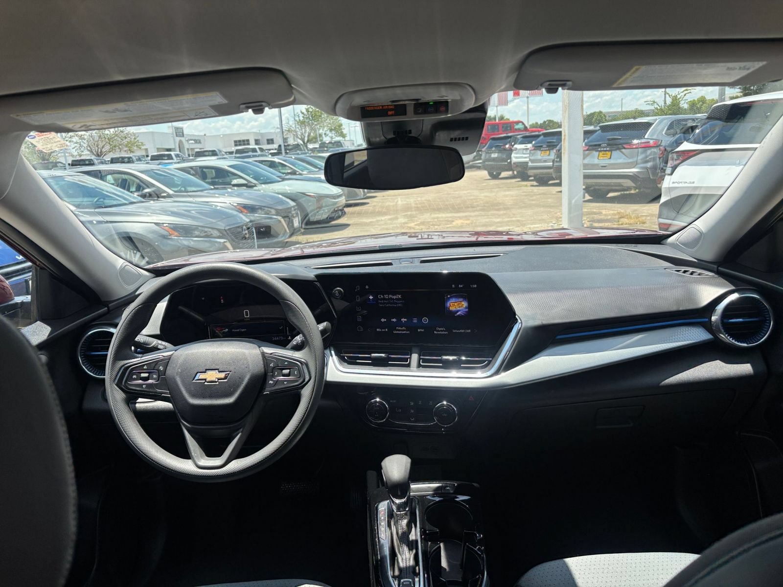 Used 2025 Chevrolet Trax LT FWD image 32