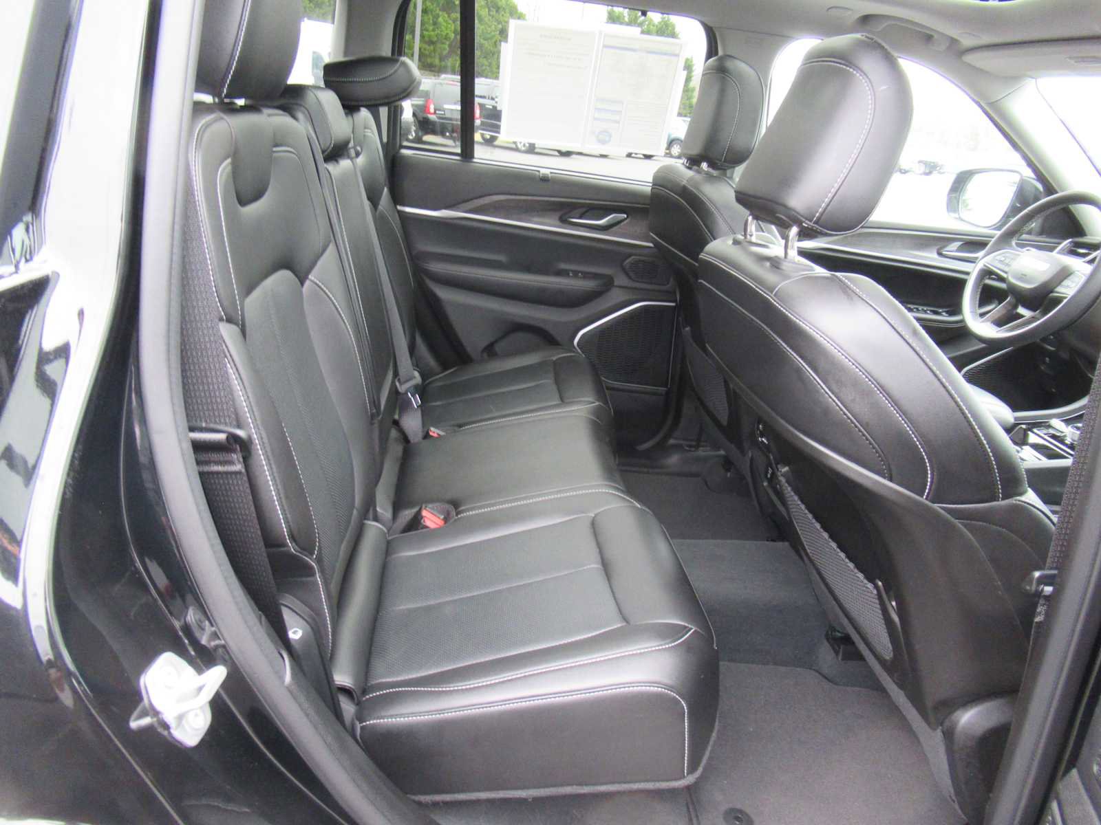 Used 2023 Jeep Grand Cherokee 4WD 4xe w/ Luxury Tech Group II image 23