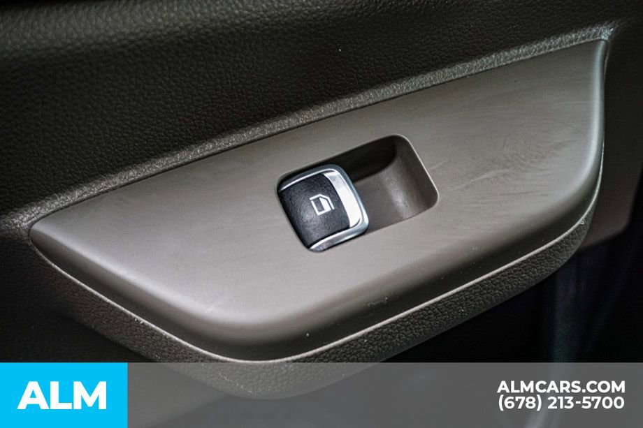 Used 2025 Kia Carnival FWD image 35