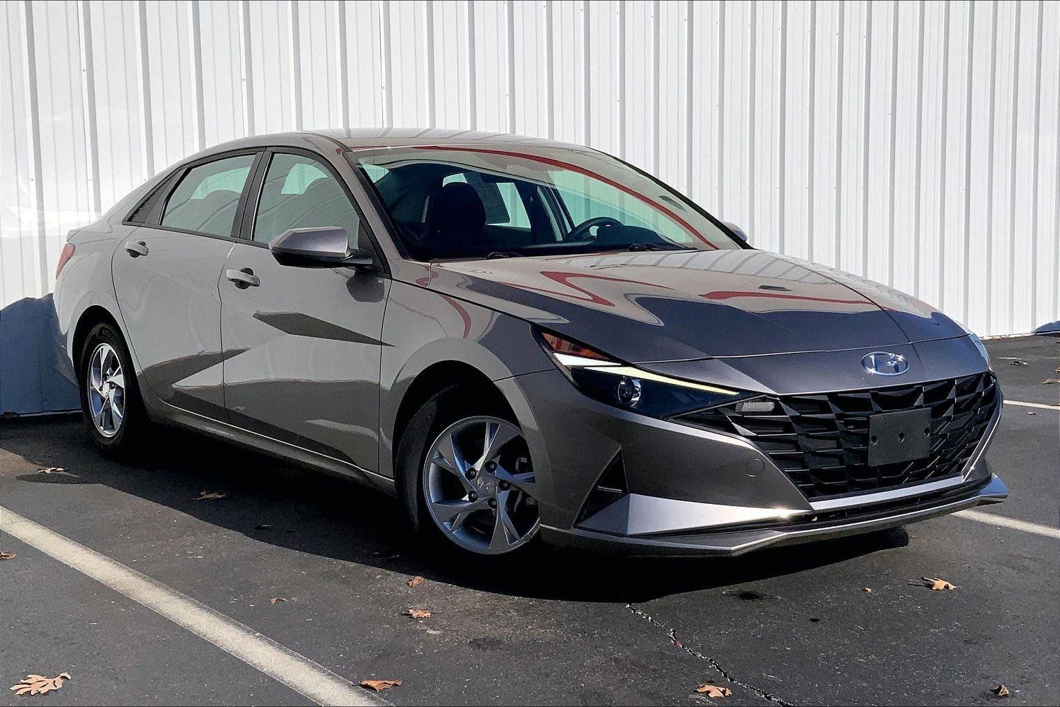 Used 2022 Hyundai Elantra SE w/ Cargo Package image 30