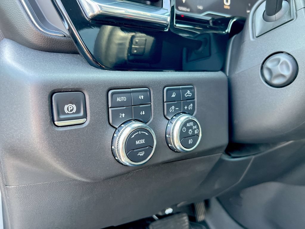 Used 2024 GMC Sierra 1500 SLT w/ SLT Premium Plus Package AWD/4WD image 16