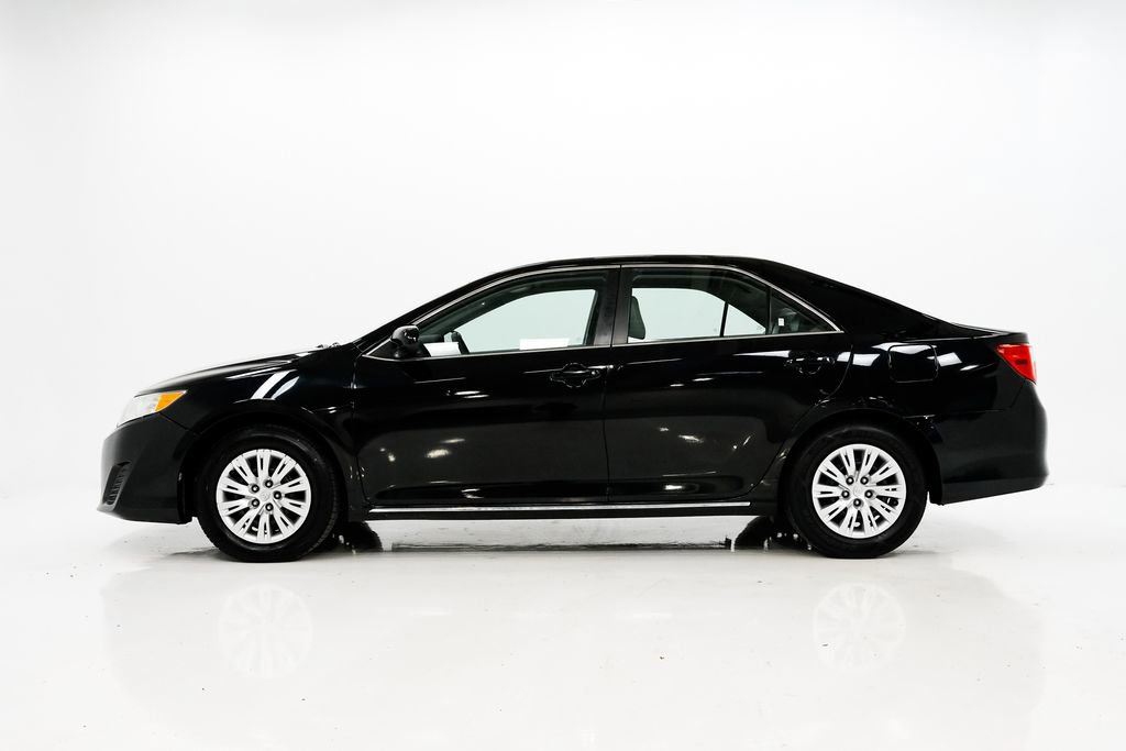 Used 2013 Toyota Camry LE image 23