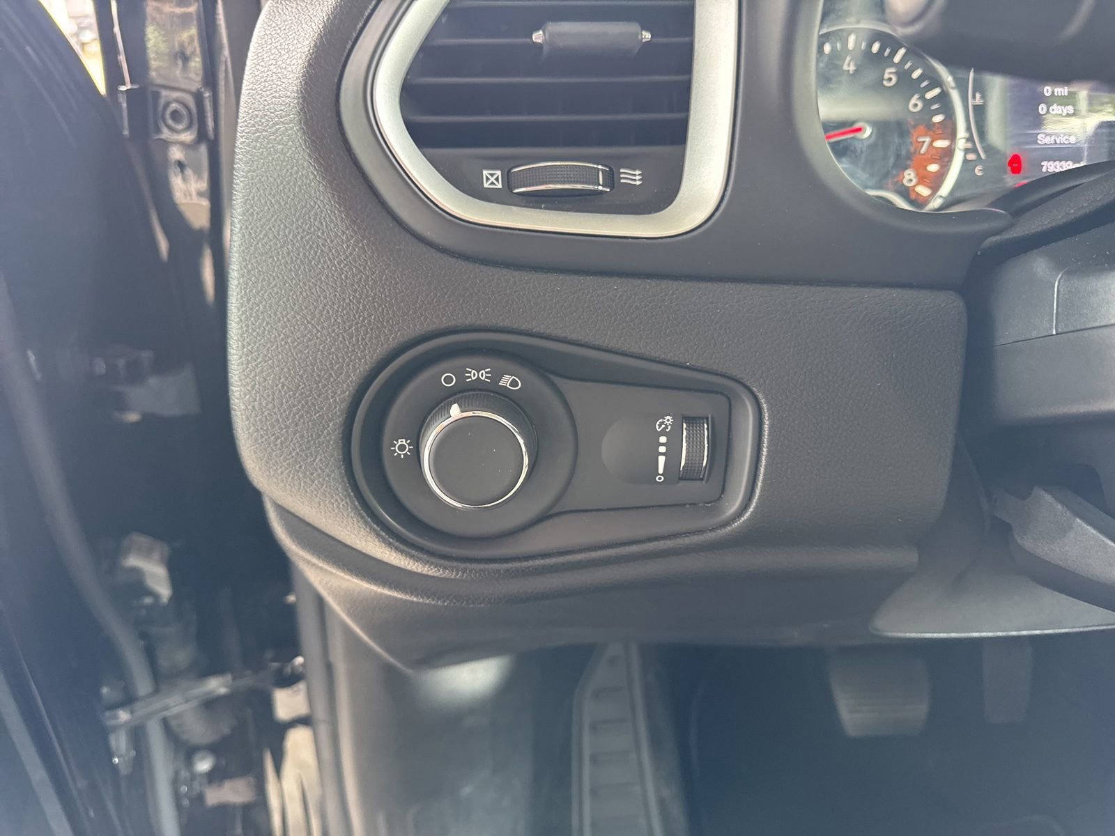 Used 2015 Jeep Renegade Sport w/ Power & Air Group AWD/4WD image 16