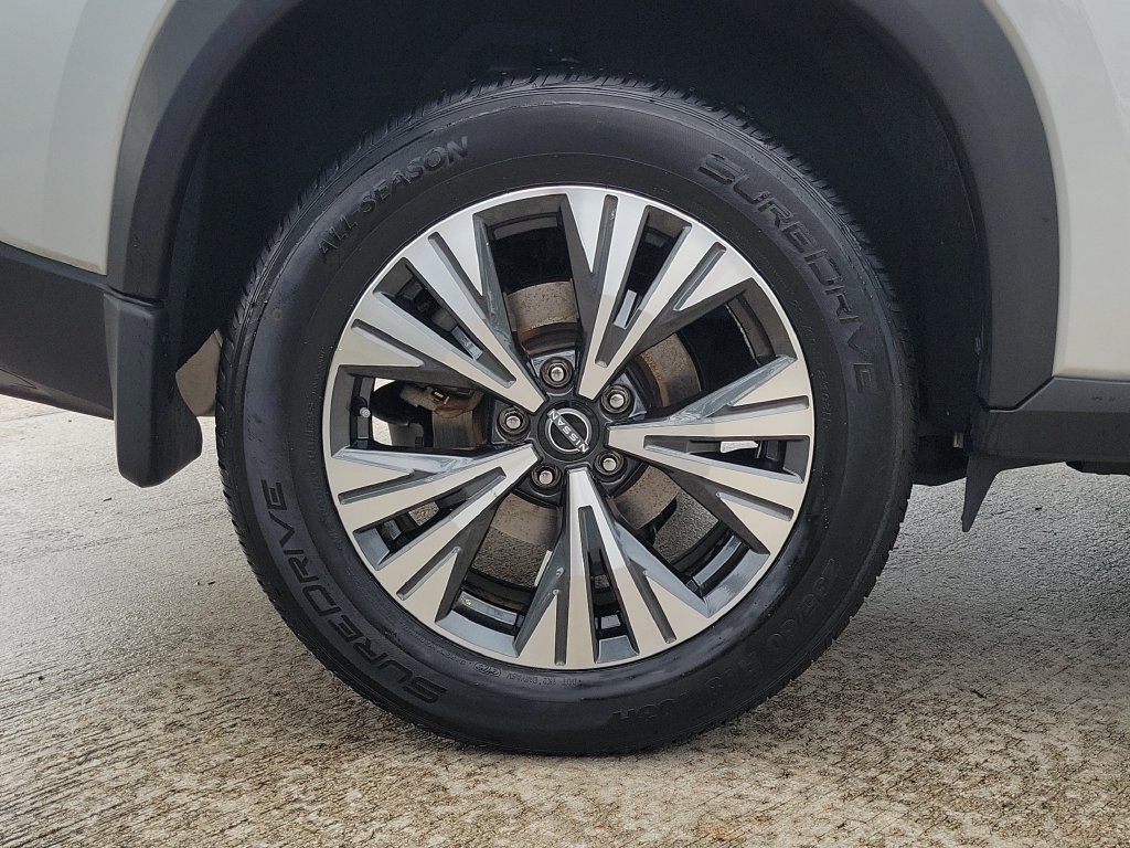 Certified 2023 Nissan Rogue SV FWD image 7