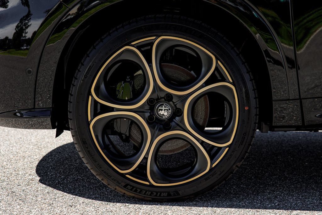 New 2025 Alfa Romeo Tonale AWD/4WD image 14
