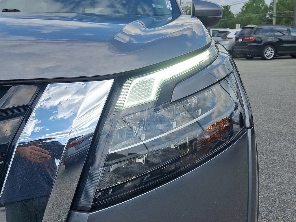Used 2024 Nissan Pathfinder SV FWD image 9