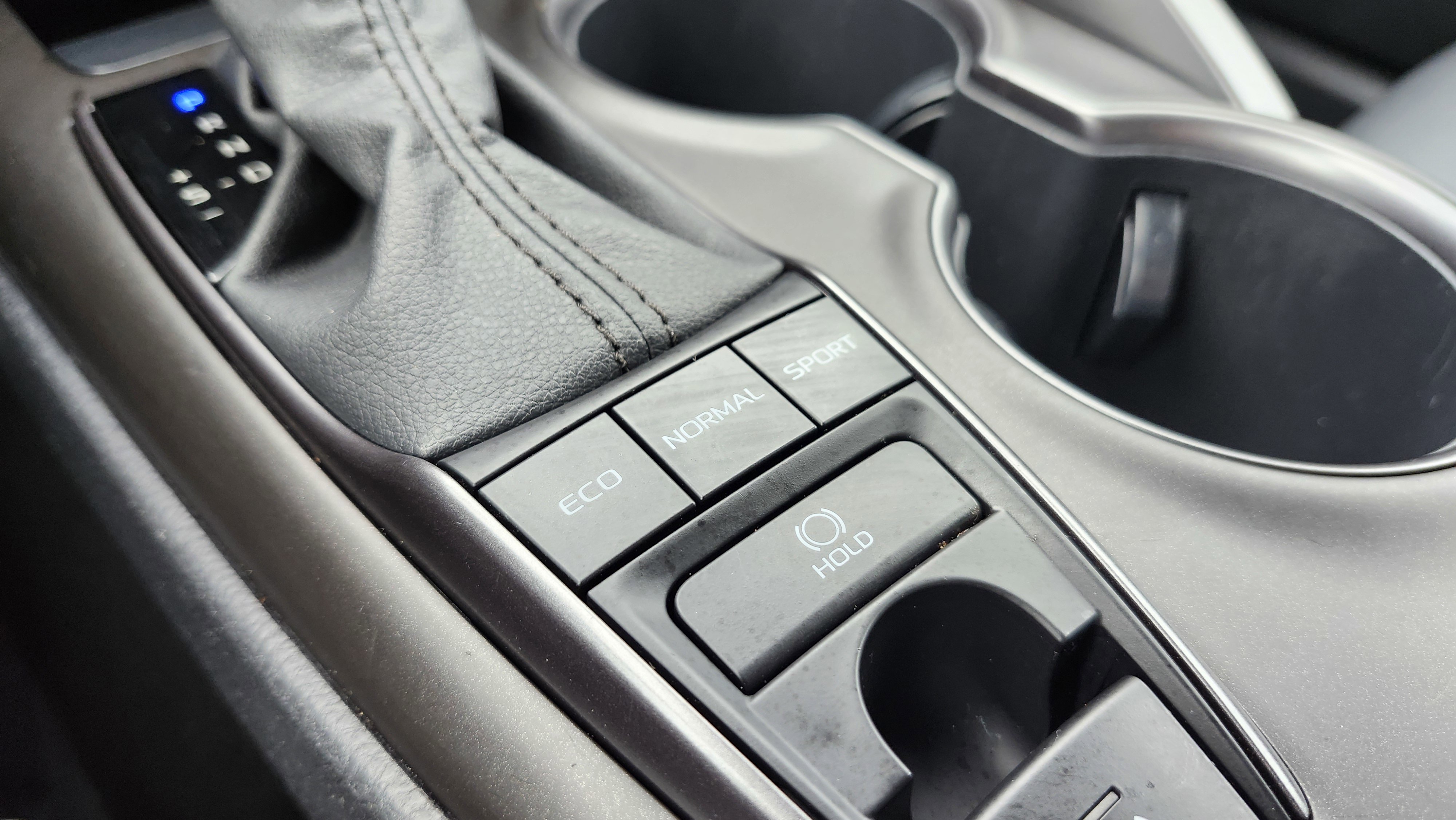 Used 2023 Toyota Camry SE image 9