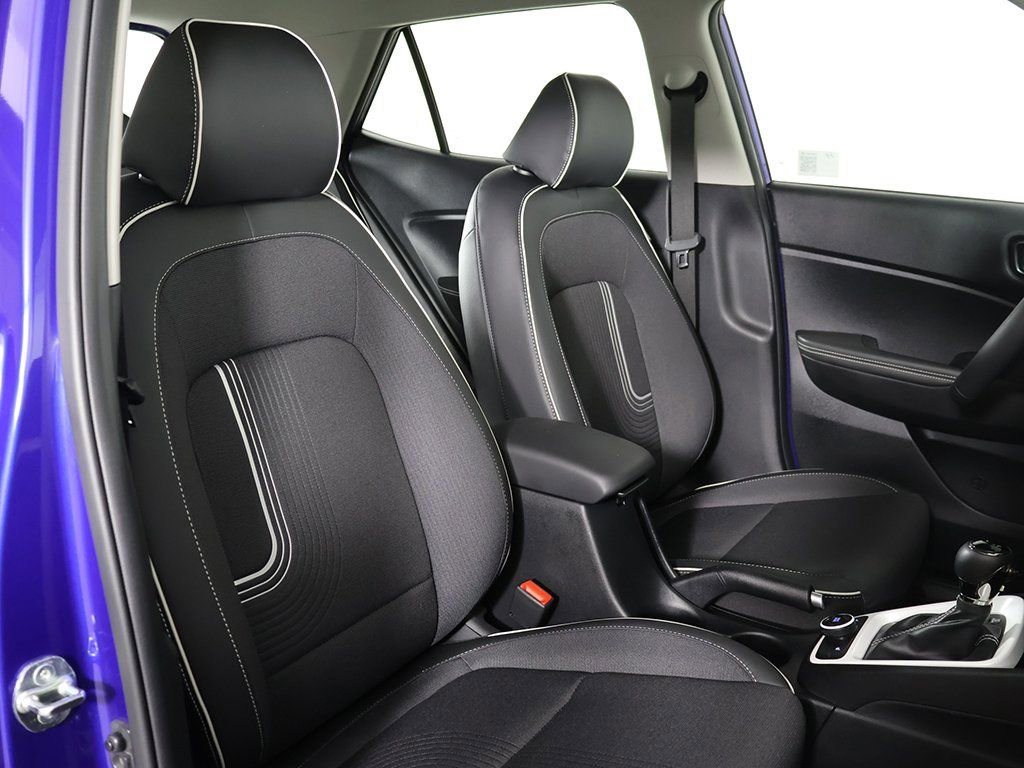 Certified 2025 Hyundai Venue Limited image 27