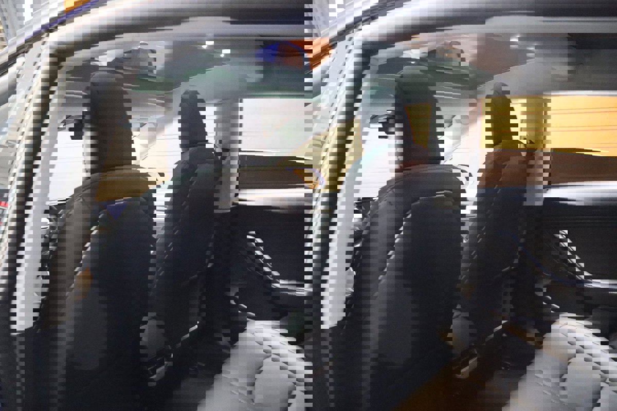Used 2023 Tesla Model 3 Standard Range image 40