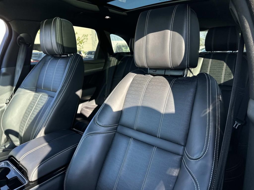 Used 2018 Land Rover Range Rover Velar R-Dynamic HSE AWD/4WD image 29