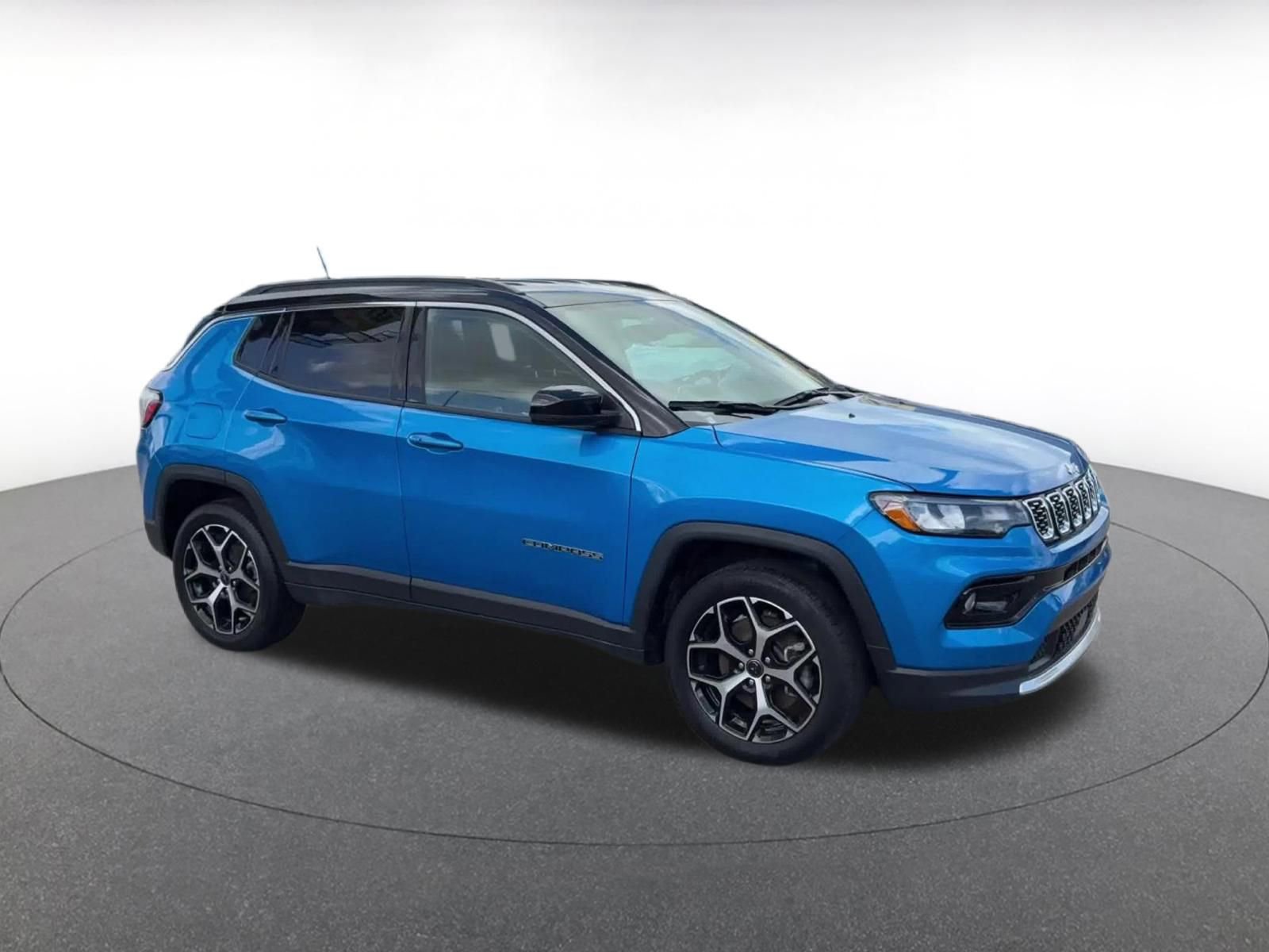 Used 2025 Jeep Compass Limited image 2