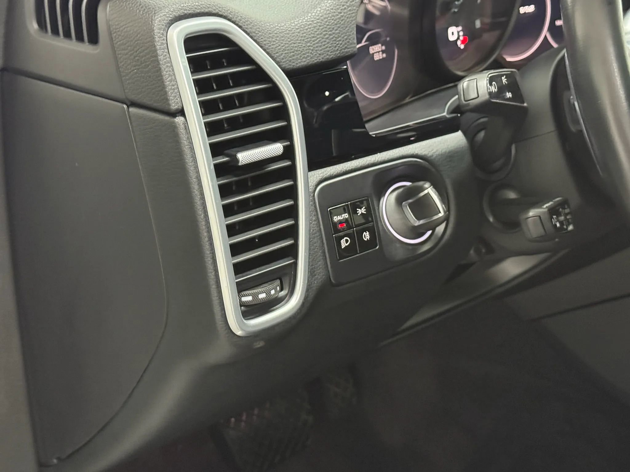 Used 2019 Porsche Cayenne AWD/4WD image 38