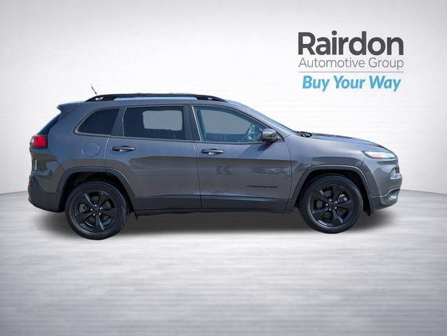 Used 2018 Jeep Cherokee Latitude w/ Altitude Package FWD image 8