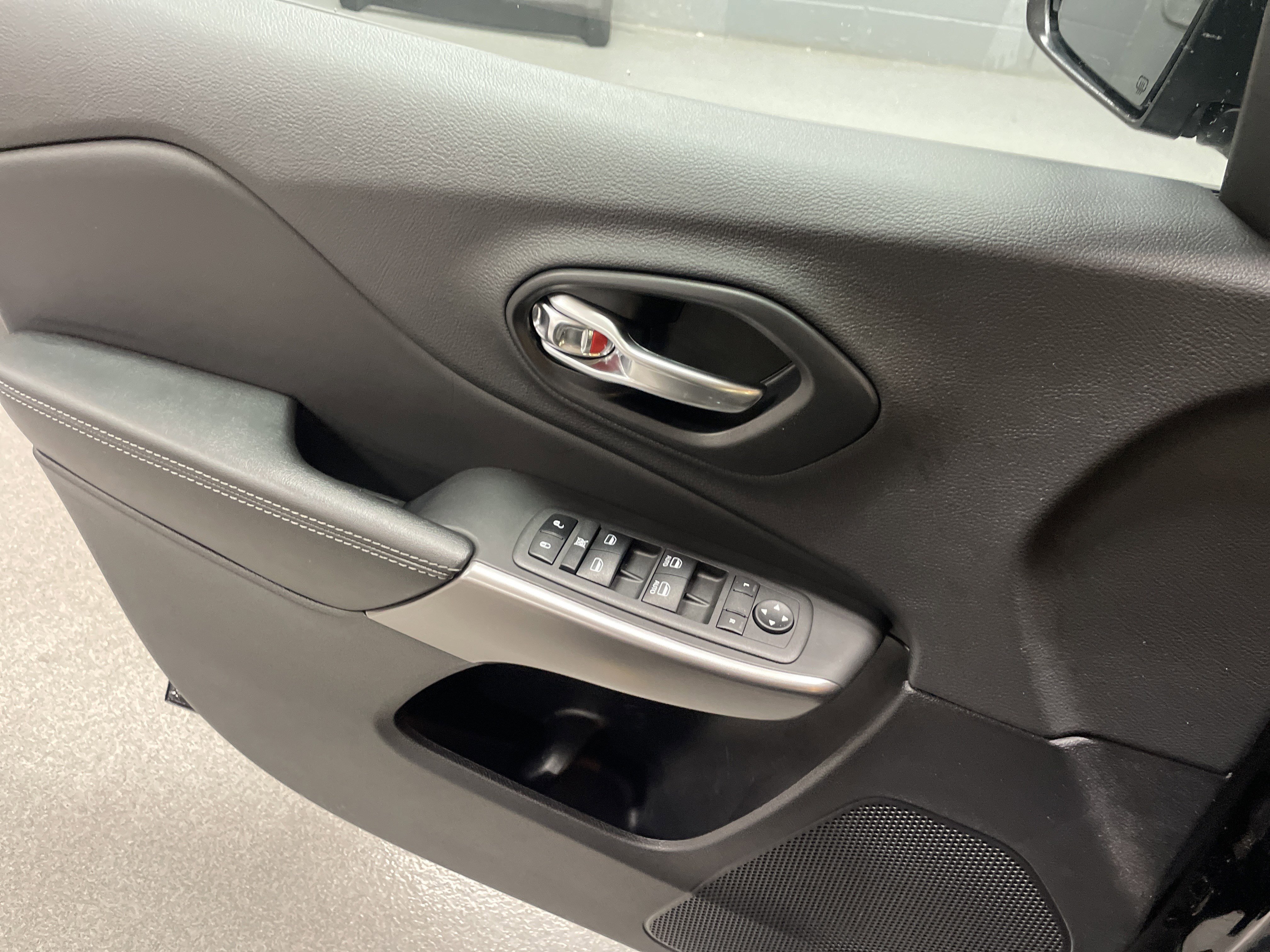 Used 2022 Jeep Cherokee Latitude Lux image 12