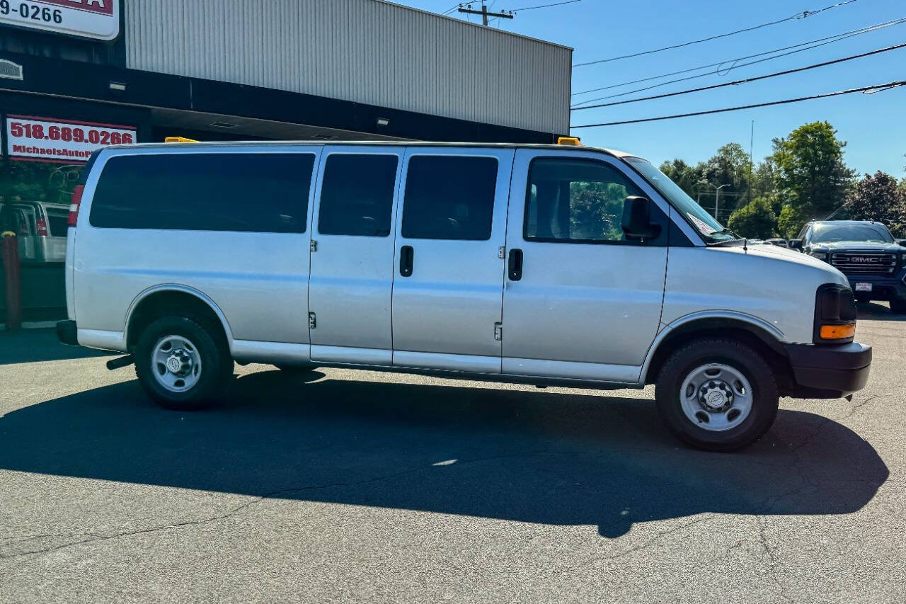 Used 2016 Chevrolet Express 3500 LS RWD image 3