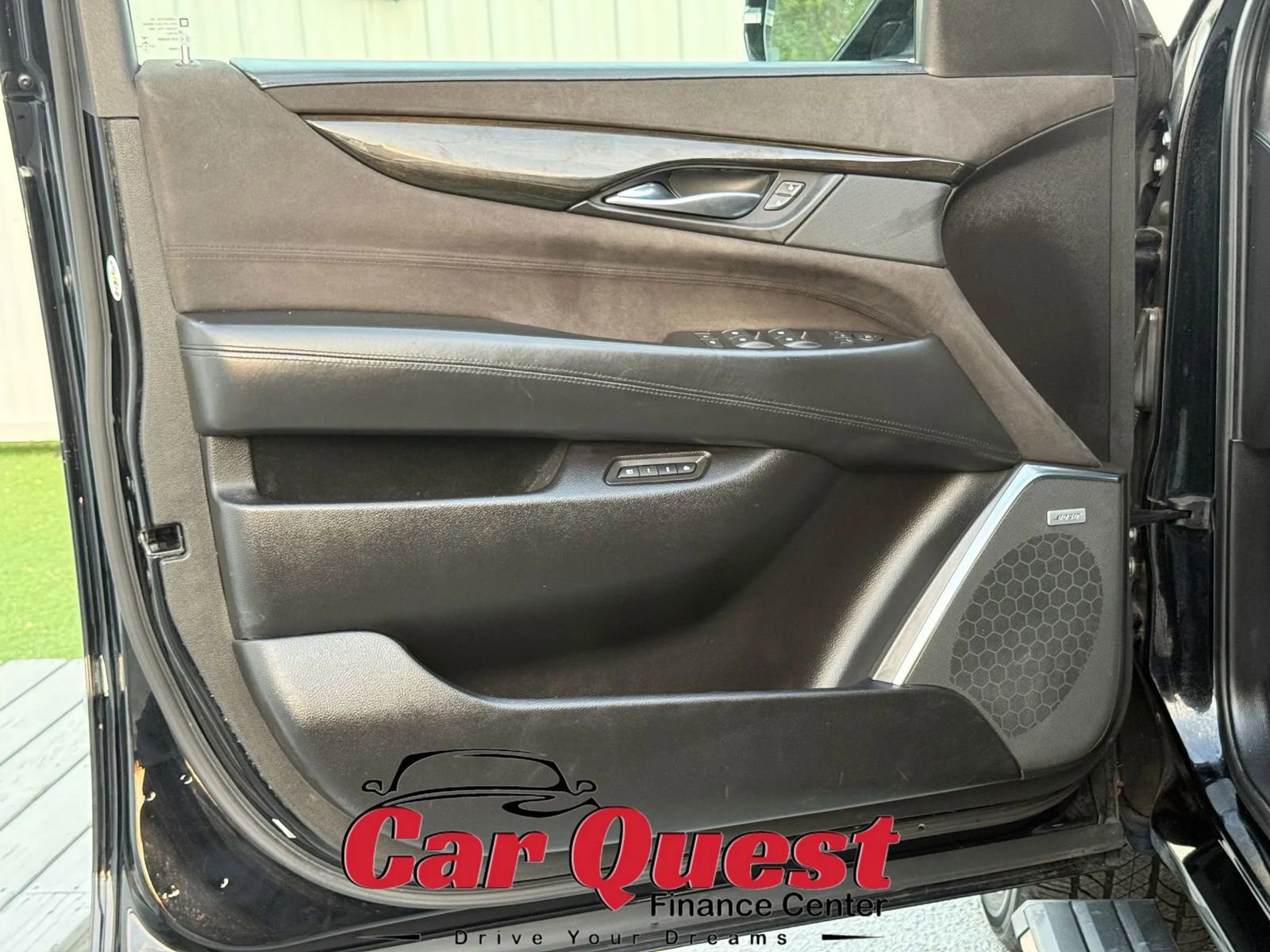 Used 2017 Cadillac Escalade ESV Platinum AWD/4WD image 11