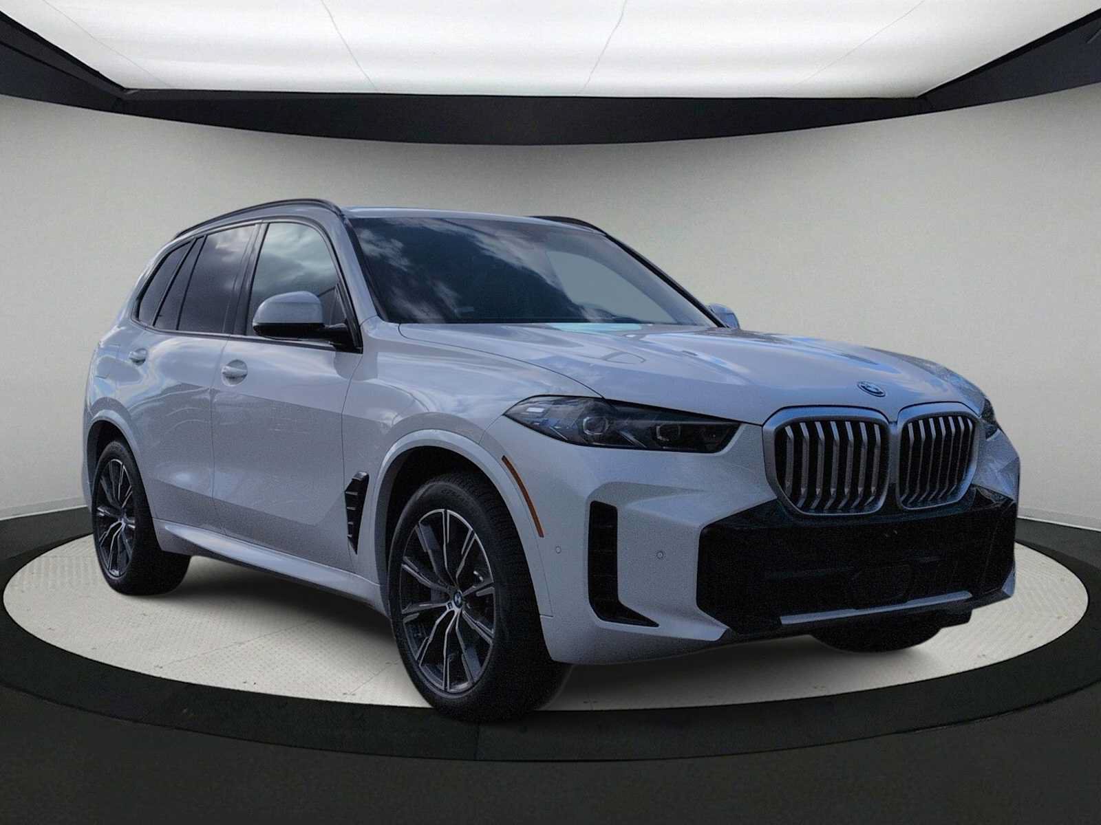 Used 2026 BMW X5 xDrive50e w/ M Sport Package AWD/4WD image 2