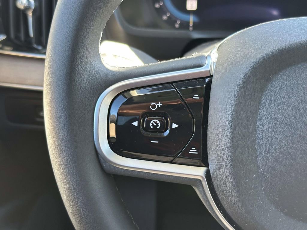 Certified 2025 Volvo XC90 T8 Plus w/ Protection Package Premier AWD/4WD image 8