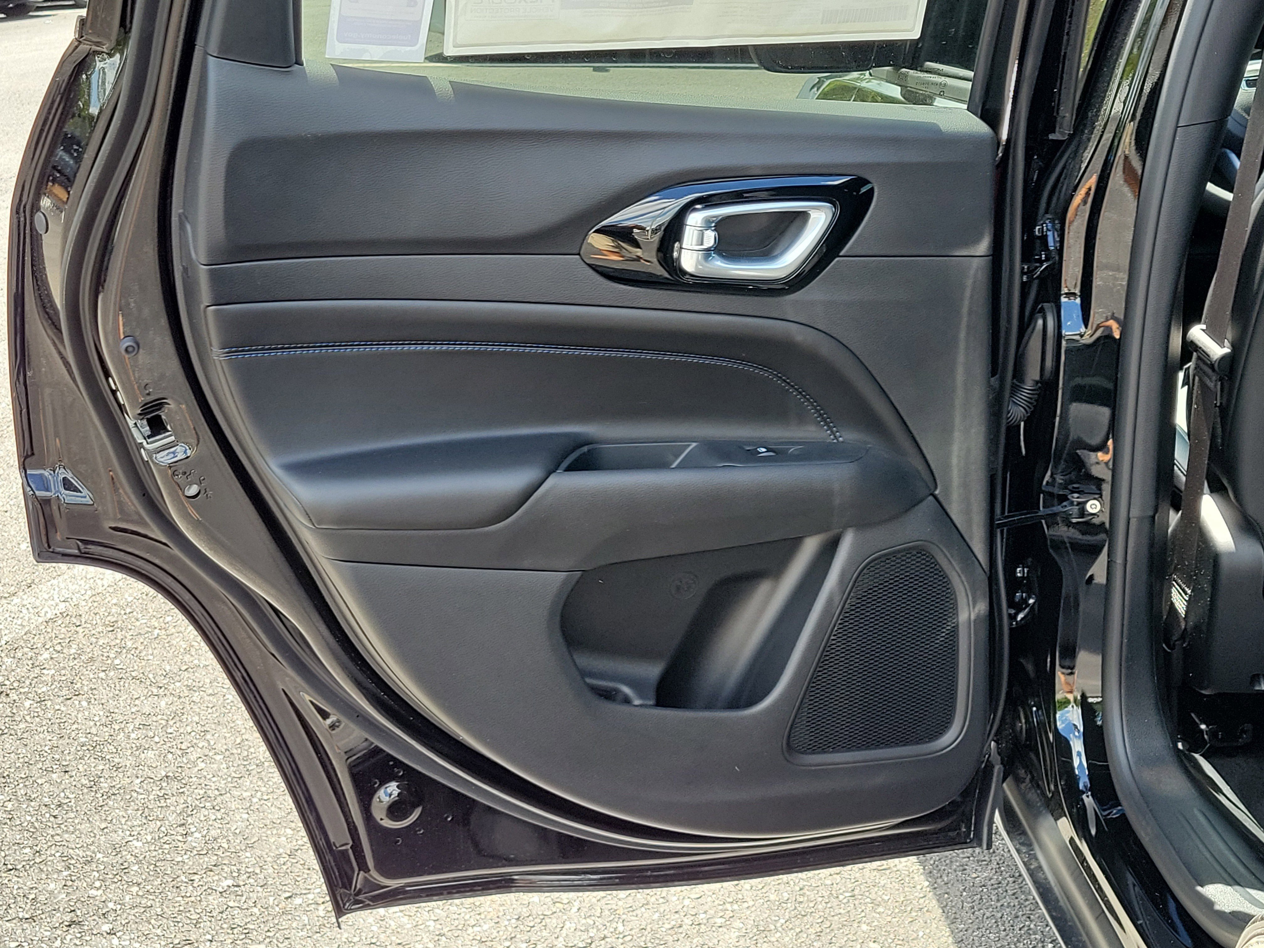 New 2026 Jeep Compass Latitude image 11