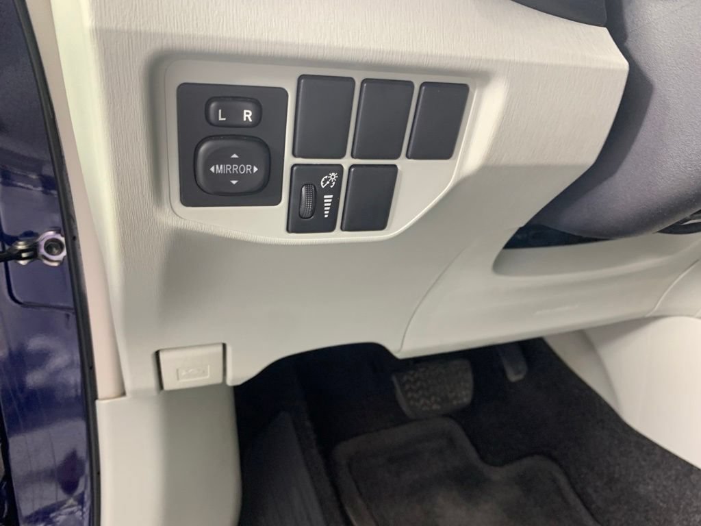 Used 2012 Toyota Prius Two FWD image 22