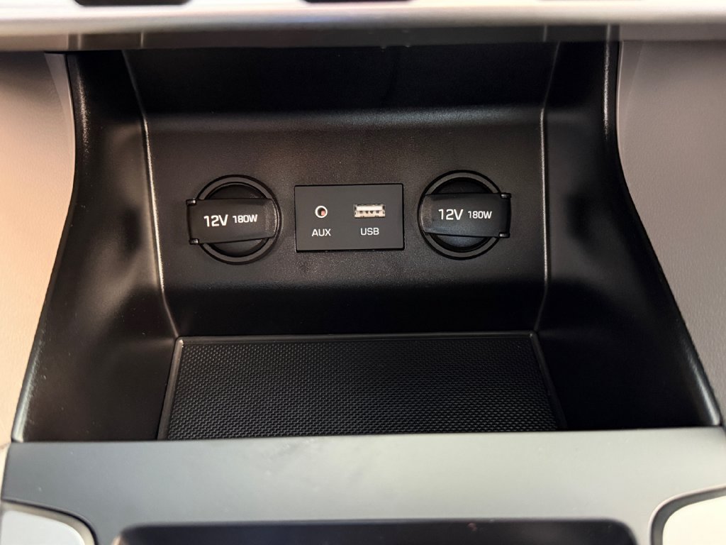 Used 2020 Hyundai Elantra SE FWD image 23