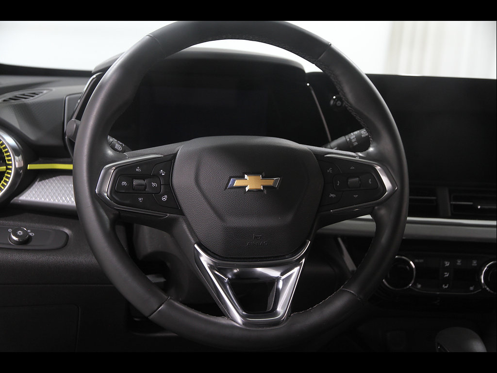 Used 2025 Chevrolet Trax LT w/ LT Convenience Package FWD image 7