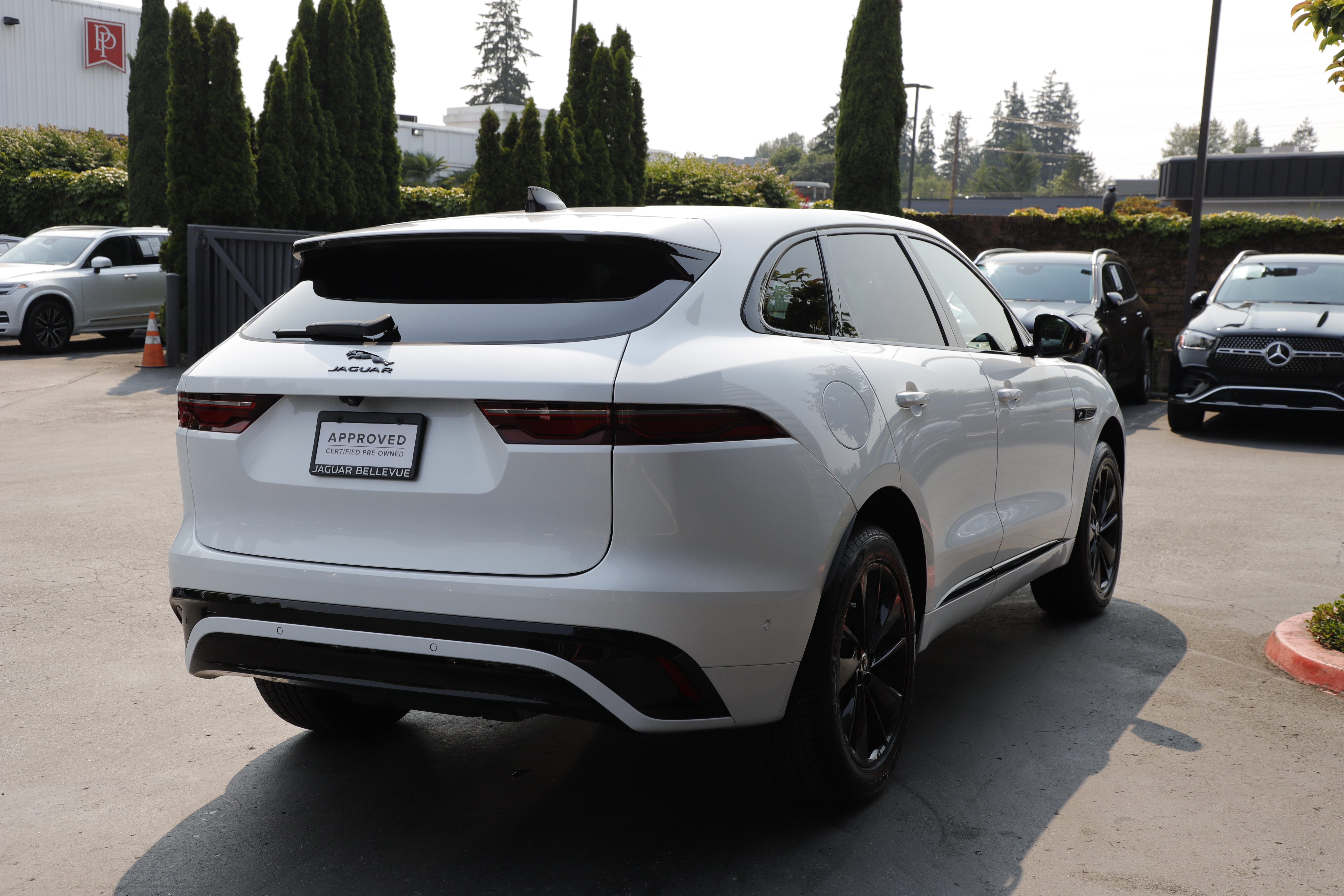 Certified 2025 Jaguar F-PACE R-Dynamic S AWD/4WD image 8