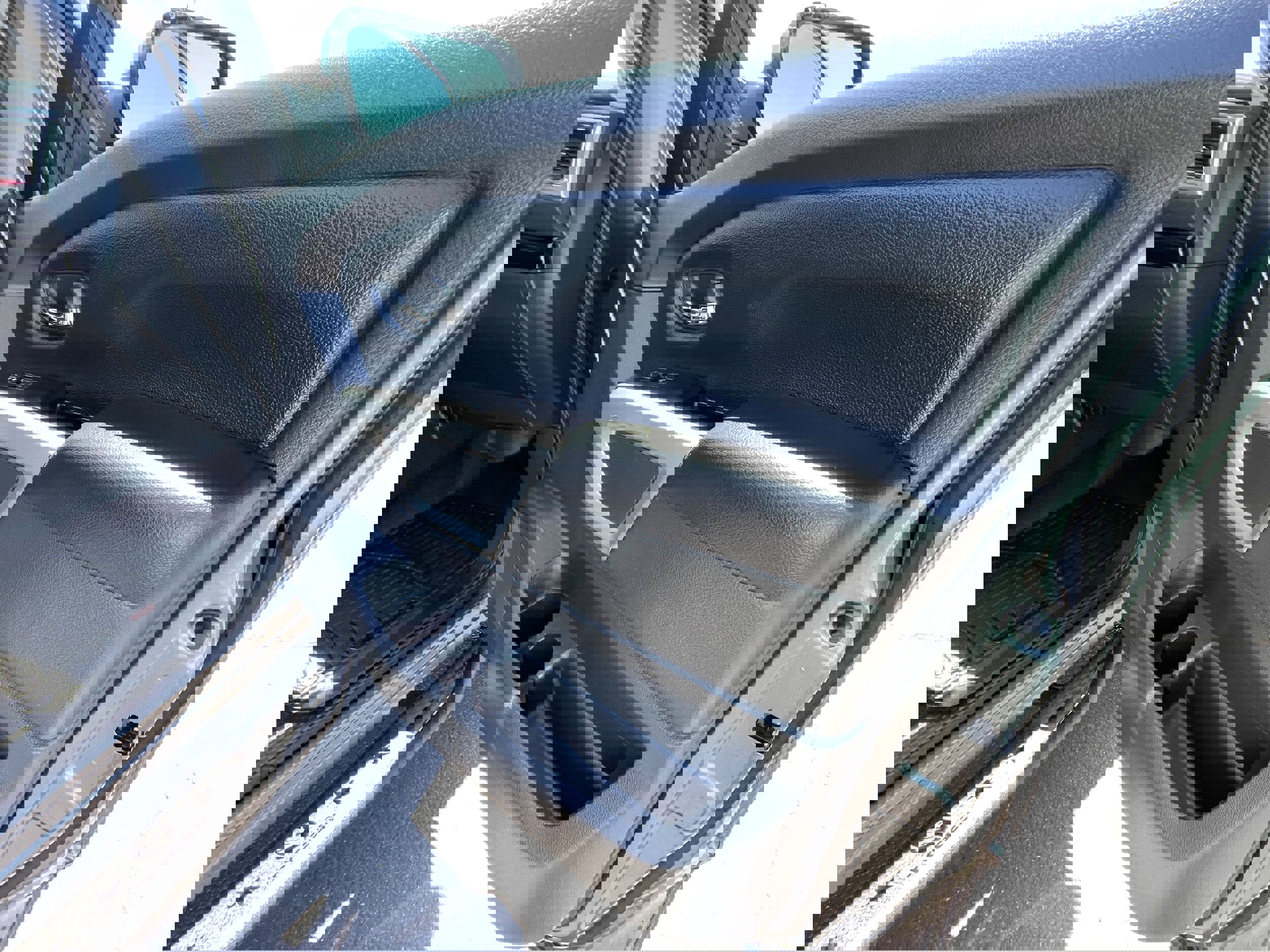 Used 2018 Nissan Titan SV image 31